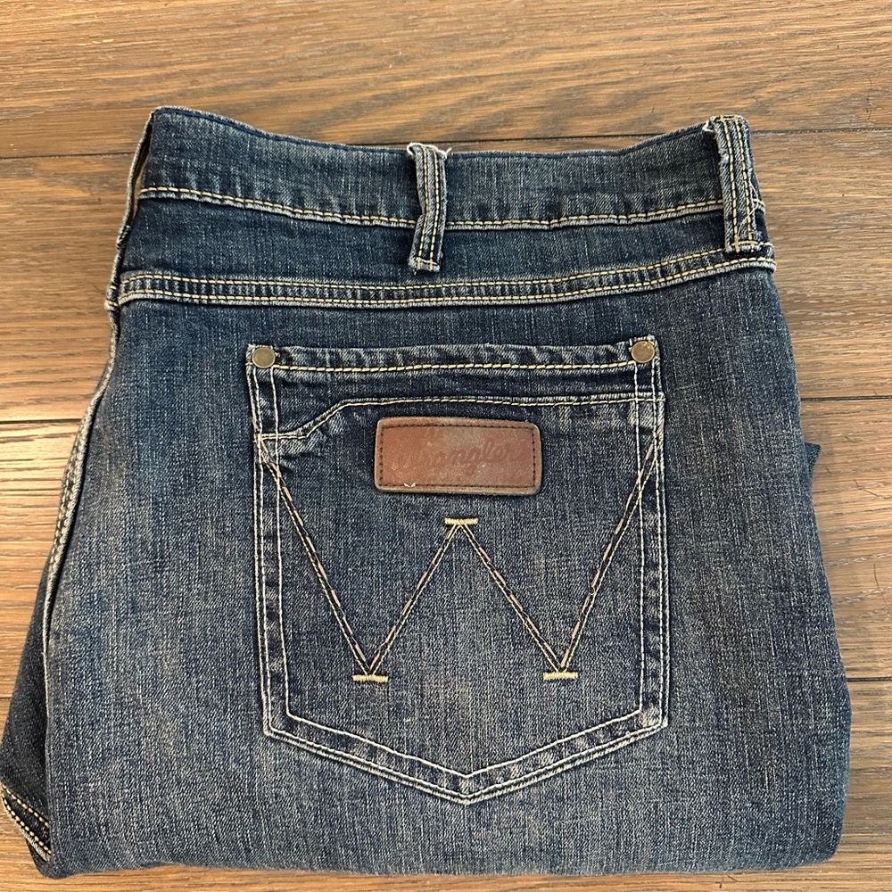 Wrangler Retro Blue Bootcut Jeans with Classic Fading‎ Size 42x32